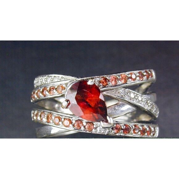 10k solid white gold Garnet & Diamonds ring - Picture 4 of 6
